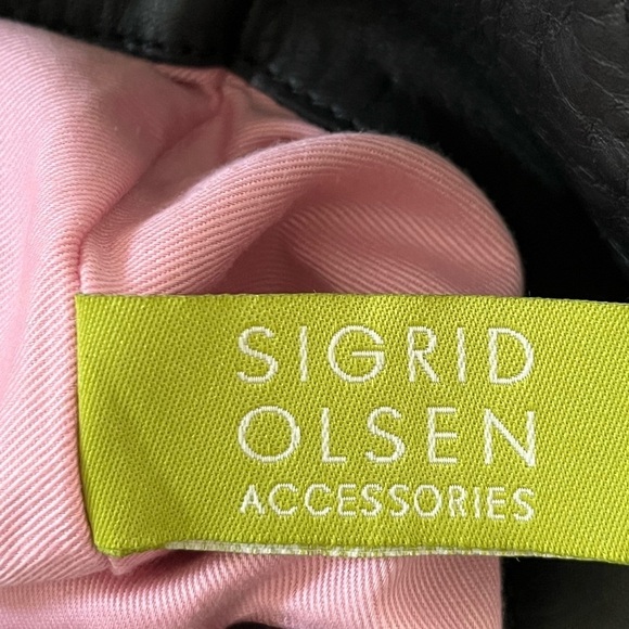 Sigrid Olsen Black Leather Crossbody with antiqued Brass Hardware Medium sized - Picture 10 of 16